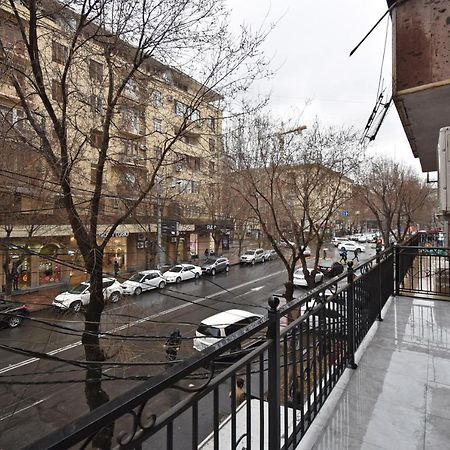 19Tumanyan Excellent Apartment In The Centre Of Capital Yerevan Exterior photo