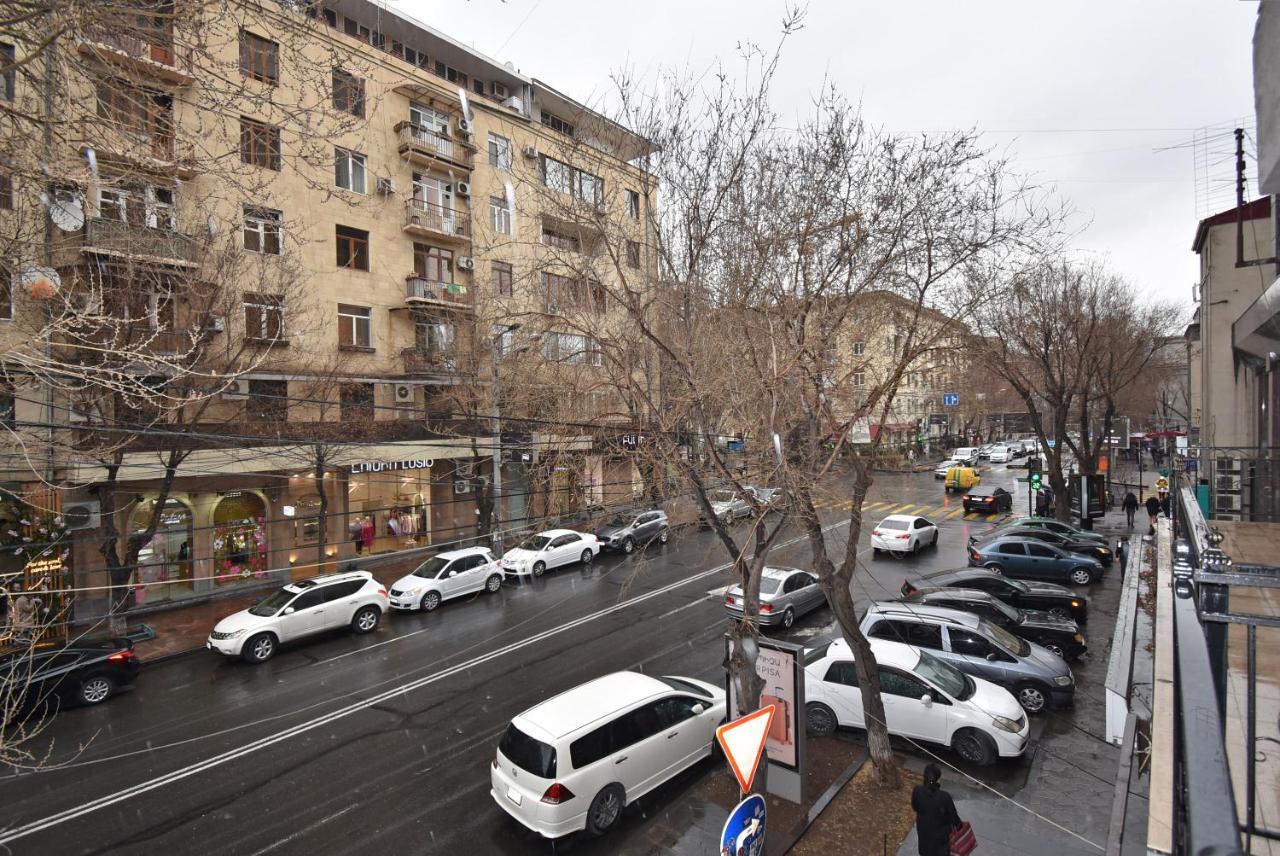 19Tumanyan Excellent Apartment In The Centre Of Capital Yerevan Exterior photo