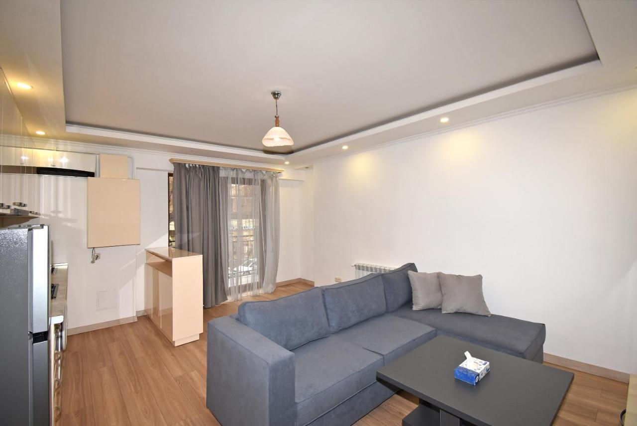 19Tumanyan Excellent Apartment In The Centre Of Capital Yerevan Exterior photo